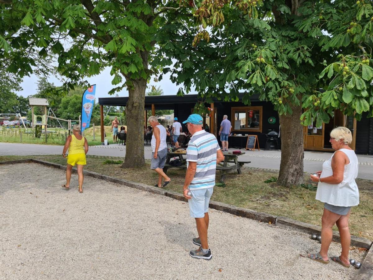 Bungalow 40 Op Recreatiepark De Wielen Sint Maarten Eksteriør billede